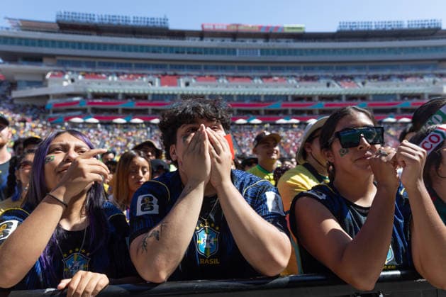 Fans watch Brazil v Morocco - FIFA World Cup, WM, Weltmeisterschaft, Fussball 2026 match in Los Angeles LOS ANGELES, CALIFORNIA - JUNE 13: Supporters watch a live broadcast of FIFA World Cup First Stage Group C opening match between Brazil and Morocco during the Fan Festival at the Los Angeles Memorial Coliseum in Los Angeles, California on June 13, 2026. Grace Hie Yoon Anadolu California United States. Editorial use only. Please get in touch for any other usage.  Copyright: x2026xAnadoluxGracexHiexYoonx