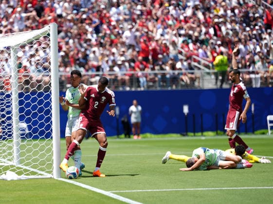 Qatar v Switzerland - FIFA World Cup, WM, Weltmeisterschaft, Fussball 2026 - Group B SANTA CLARA, UNITED STATES - JUNE 13: Dan Ndoye (11) of Switzerland in action against Pedro Miguel (2) of Qatar during the 2026 FIFA World Cup First Stage Group B match between Qatar and Switzerland at Levi’s Stadium (San Francisco Bay Area Stadium) in Santa Clara, California, United States on June 13, 2026. Tayfun Coskun Anadolu California United States. Editorial use only. Please get in touch for any other usage.  Copyright: x2026xAnadoluxTayfunxCoskunx