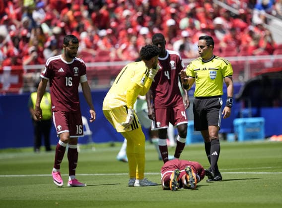 Qatar v Switzerland - FIFA World Cup, WM, Weltmeisterschaft, Fussball 2026 - Group B SANTA CLARA, UNITED STATES - JUNE 13: Goalkeeper Mahmoud Abunada of Qatar is in dialogue with referee Said Martinez during the 2026 FIFA World Cup First Stage Group B match between Qatar and Switzerland at Levi’s Stadium (San Francisco Bay Area Stadium) in Santa Clara, California, United States on June 13, 2026. Tayfun Coskun Anadolu California United States. Editorial use only. Please get in touch for any other usage.  Copyright: x2026xAnadoluxTayfunxCoskunx