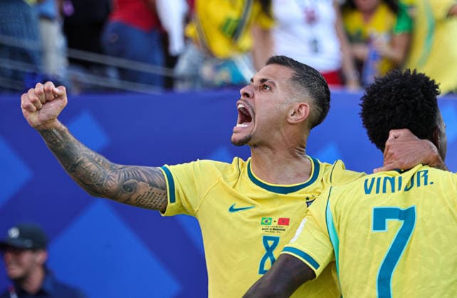 June 13, 2026, Rutherford, New Jersey, USA: Brazil forward Vinicius Junior (7) and Brazil midfielder Bruno Guimaraes (8) celebrate after Junior scores a goal in the first half during the June 13th FIFA World Cup, WM, Weltmeisterschaft, Fussball 2026 matchup between Morocco and Brazil at MetLife Stadium in East Rutherford, New Jersey. Rutherford USA - ZUMAs325 20260613_zsp_s325_068 Copyright: xJessxStilesx