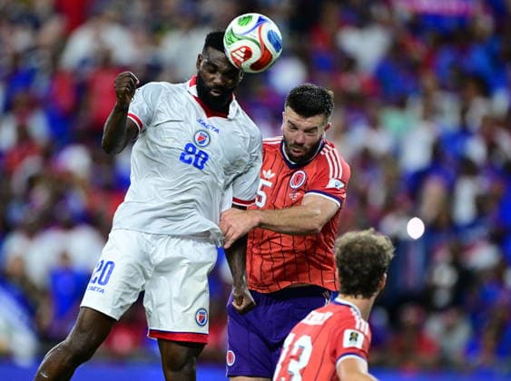 Haiti v Scotland - FIFA World Cup, WM, Weltmeisterschaft, Fussball 2026 - Group C FOXBOROUGH, UNITED STATES - JUNE 13: Frantzdy Pierrot (20) of Haiti in action against Grant Hanley (5) of Scotland during 2026 FIFA World Cup First Stage Group C match between Haiti and Scotland at Gillette Stadium (Boston Stadium) in Foxborough, Massachusetts, United States on June 13, 2026. Abdulhamid Hosbas Anadolu Massachusetts United States. Editorial use only. Please get in touch for any other usage.  Copyright: x2026xAnadoluxAbdulhamidxHosbasx