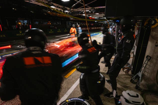 24 HEURES DU MANS 2026 - RACE - SUNDAY Genesis Magma Racing mechanic, mecanicien during the 24 Hours of Le Mans 2026, 3rd round of the 2026 FIA World Endurance Championship, on June 14, 2026 on the Circuit des 24 Heures du Mans in Le Mans, France - Le MansFrance  Copyright: xCharlyxLopezx