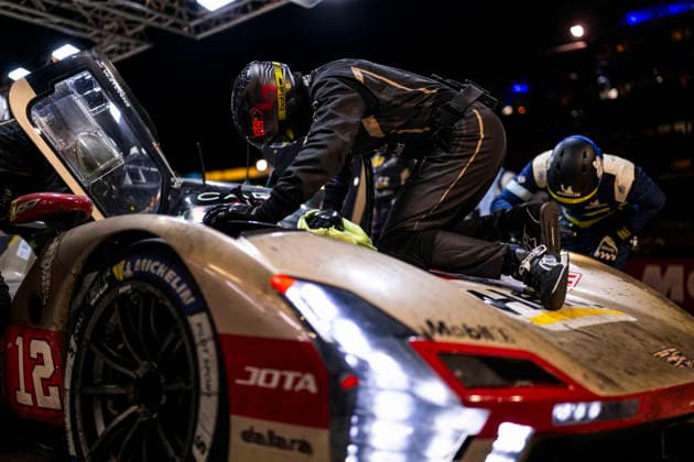 24 HEURES DU MANS 2026 - RACE - SUNDAY Cadillac Hertz Team Jota mechanic, mecanicien during the 24 Hours of Le Mans 2026, 3rd round of the 2026 FIA World Endurance Championship, on June 14, 2026 on the Circuit des 24 Heures du Mans in Le Mans, France - Le MansFrance  Copyright: xCharlyxLopezx
