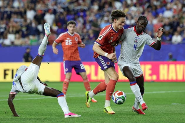 FIFA World Cup, WM, Weltmeisterschaft, Fussball 2026 - Group C - Haiti vs Scotland Scott McTominay of Scotland (C) in action against Danley Jean Jacques of Haiti (L) and Ricardo Ade of Haiti (R) during the FIFA World Cup 2026 group stage match Haiti against Scotland, in Foxborough, Massachusetts, USA, 13 June 2026. BOSTON United States  Copyright: xGREGxM.xCOOPERx