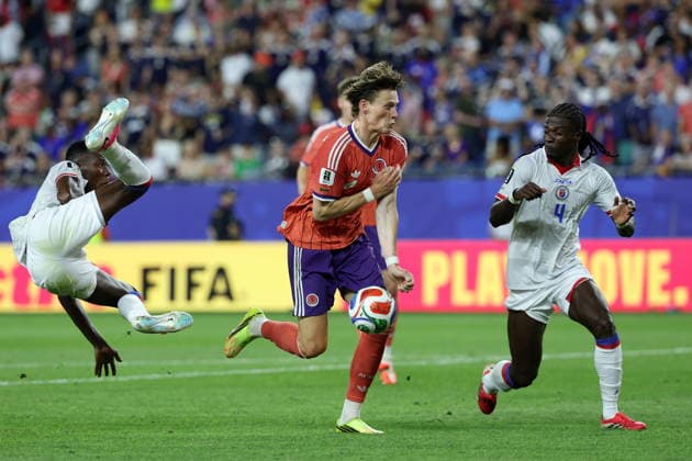 FIFA World Cup, WM, Weltmeisterschaft, Fussball 2026 - Group C - Haiti vs Scotland Scott McTominay of Scotland (C) in action against Danley Jean Jacques of Haiti (L) and Ricardo Ade of Haiti (R) during the FIFA World Cup 2026 group stage match Haiti against Scotland, in Foxborough, Massachusetts, USA, 13 June 2026. BOSTON United States  Copyright: xGREGxM.xCOOPERx