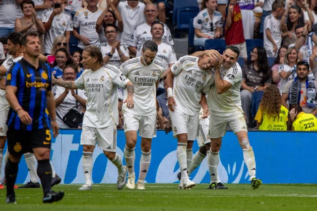 Real Madrid Leyendas Vs Inter Legends in Madrid, Spain - 13 Jun 2026 Real Madrid Legends players celebrate a goal during the Corazon Classic Match 2026 football match between Real Madrid Leyendas and Inter Legends at Santiago Bernabeu stadium. Final score; Real Madrid Leyendas 2:1 Inter Legends Madrid Spain Copyright: xDavidxCanalesx xSOPAxImagesx DCCorazonClasicmatch260613-71