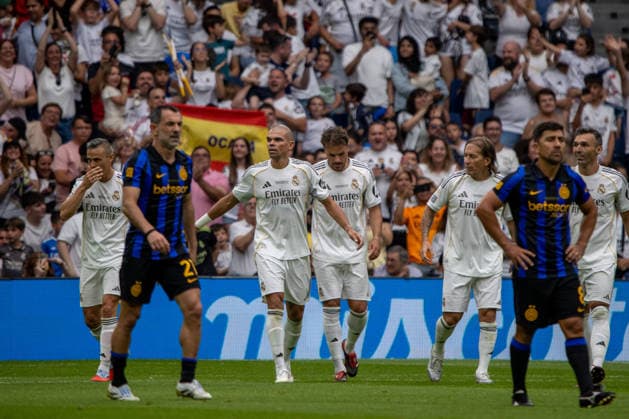 Real Madrid Leyendas Vs Inter Legends in Madrid, Spain - 13 Jun 2026 Real Madrid Legends players celebrate a goal during the Corazon Classic Match 2026 football match between Real Madrid Leyendas and Inter Legends at Santiago Bernabeu stadium. Final score; Real Madrid Leyendas 2:1 Inter Legends Madrid Spain Copyright: xDavidxCanalesx xSOPAxImagesx DCCorazonClasicmatch260613-74