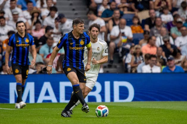 Real Madrid Leyendas Vs Inter Legends in Madrid, Spain - 13 Jun 2026 Javier Zanetti of Inter Legends is seen in action during the Corazon Classic Match 2026 football match between Real Madrid Leyendas and Inter Legends at Santiago Bernabeu stadium. Final score; Real Madrid Leyendas 2:1 Inter Legends Madrid Spain Copyright: xDavidxCanalesx xSOPAxImagesx DCCorazonClasicmatch260613-52