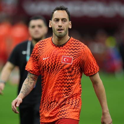 Australia v Turkiye - FIFA World Cup, WM, Weltmeisterschaft, Fussball 2026 - Group D VANCOUVER, CANADA - JUNE 13: Hakan Calhanoglu of Turkiye warms up on the field prior to 2026 FIFA World Cup First Stage Group D match between Australia and Turkiye at BC Place Stadium in Vancouver, Canada on June 13, 2026. Ercin Erturk Anadolu British Columbia Canada. Editorial use only. Please get in touch for any other usage.  Copyright: x2026xAnadoluxErcinxErturkx