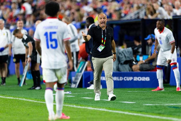 June 13, 2026; Foxborough, Massachusetts, USA; Haiti head coach Sebastien Migne talks to Haiti forward Ruben Providence (15) during a FIFA World Cup, WM, Weltmeisterschaft, Fussball 2026 Group C match between Haiti and Scotland at Boston Stadium. (c) CSM FIFA World Cup 2026: Haiti Vs Scotland JUN 13  - ZUMAc04_ 20260613_zma_c04_248 Copyright: xBurtxGranofskyx