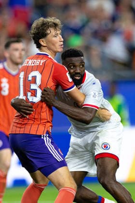 June 13, 2026; Foxborough, Massachusetts, USA; Scotland defender Jack Hendry (13) and Haiti forward Frantzdy Pierrot (20) grapple for position in a FIFA World Cup, WM, Weltmeisterschaft, Fussball 2026 Group C match between Haiti and Scotland at Boston Stadium. (c) CSM - ZUMAc04_ 20260613_zma_c04_278 Copyright: xBurtxGranofskyx