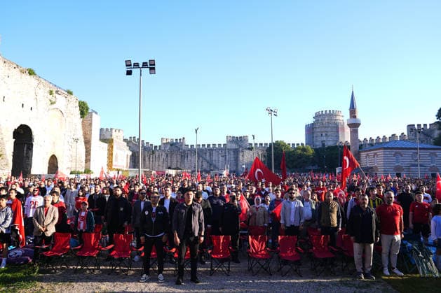 Turkish football fans gather to watch Turkiye-Australia World Cup match ISTANBUL, TURKIYE - JUNE 14: Turkish football fans holding Turkish flags gather at the historic Yedikule Fortress in Istanbul, Turkiye on June 14, 2026, to watch the live broadcast of the Turkish National Football Team s opening match against Australia in Group D of the 2026 FIFA World Cup, WM, Weltmeisterschaft, Fussball Esra Bilgin Anadolu Istanbul Turkey. Editorial use only. Please get in touch for any other usage.  Copyright: x2026xAnadoluxEsraxBilginx