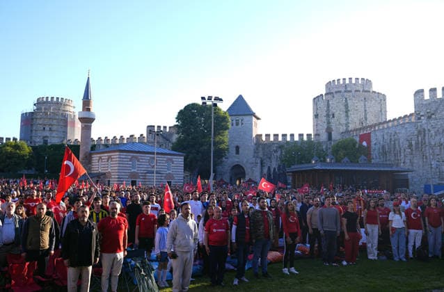 Turkish football fans gather to watch Turkiye-Australia World Cup match ISTANBUL, TURKIYE - JUNE 14: Turkish football fans holding Turkish flags gather at the historic Yedikule Fortress in Istanbul, Turkiye on June 14, 2026, to watch the live broadcast of the Turkish National Football Team s opening match against Australia in Group D of the 2026 FIFA World Cup, WM, Weltmeisterschaft, Fussball Esra Bilgin Anadolu Istanbul Turkey. Editorial use only. Please get in touch for any other usage.  Copyright: x2026xAnadoluxEsraxBilginx