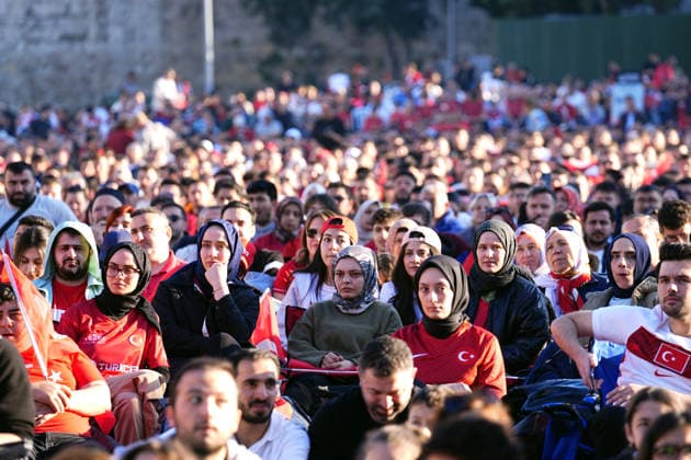 Turkish football fans gather to watch Turkiye-Australia World Cup match ISTANBUL, TURKIYE - JUNE 14: Turkish football fans gather at the historic Yedikule Fortress in Istanbul, Turkiye on June 14, 2026, to watch the live broadcast of the Turkish National Football Team s opening match against Australia in Group D of the 2026 FIFA World Cup, WM, Weltmeisterschaft, Fussball Esra Bilgin Anadolu Istanbul Turkey. Editorial use only. Please get in touch for any other usage.  Copyright: x2026xAnadoluxEsraxBilginx