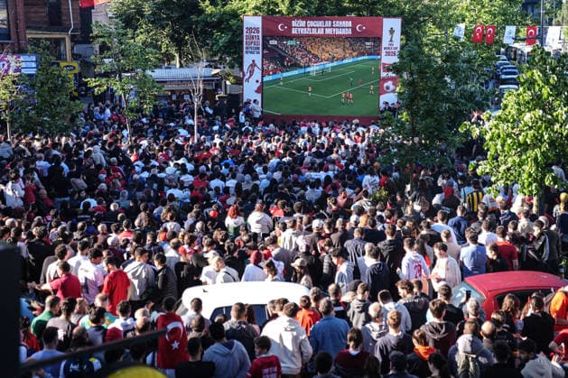 Turkish football fans gather to watch Australia v Turkiye World Cup match ISTANBUL, TURKIYE - JUNE 14: Turkish football fans gather at Beykoz Oncesmeler Square in Istanbul, Turkiye on June 14, 2026, to watch the live broadcast of the Turkish National Football Team s opening match against Australia in Group D of the 2026 FIFA World Cup, WM, Weltmeisterschaft, Fussball Adem Kutucu Anadolu Istanbul Turkey. Editorial use only. Please get in touch for any other usage.  Copyright: x2026xAnadoluxAdemxKutucux