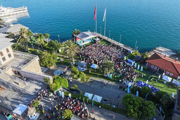 Turkish football fans gather to watch Australia v Turkiye World Cup match ISTANBUL, TURKIYE - JUNE 14: Turkish football fans gather at the outdoor garden of Yesilay Headquarters in Istanbul, Turkiye on June 14, 2026, to watch the live broadcast of the Turkish National Football Team s opening match against Australia in Group D of the 2026 FIFA World Cup, WM, Weltmeisterschaft, Fussball Cem Tekkesinoglu Anadolu Istanbul Turkey. Editorial use only. Please get in touch for any other usage.  Copyright: x2026xAnadoluxCemxTekkesinoglux