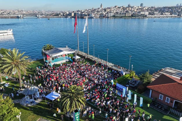 Turkish football fans gather to watch Australia v Turkiye World Cup match ISTANBUL, TURKIYE - JUNE 14: Turkish football fans gather at the outdoor garden of Yesilay Headquarters in Istanbul, Turkiye on June 14, 2026, to watch the live broadcast of the Turkish National Football Team s opening match against Australia in Group D of the 2026 FIFA World Cup, WM, Weltmeisterschaft, Fussball Cem Tekkesinoglu Anadolu Istanbul Turkey. Editorial use only. Please get in touch for any other usage.  Copyright: x2026xAnadoluxCemxTekkesinoglux