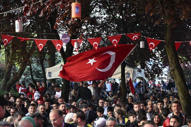 Turkish football fans gather to watch Australia v Turkiye World Cup match ANKARA, TURKIYE - JUNE 14: Turkish football fans gather at Genclik Pak in Ankara, Turkiye on June 14, 2026, to watch the live broadcast of the Turkish National Football Team s opening match against Australia in Group D of the 2026 FIFA World Cup, WM, Weltmeisterschaft, Fussball Dogukan Keskinkilic Anadolu Ankara Turkey. Editorial use only. Please get in touch for any other usage.  Copyright: x2026xAnadoluxDogukanxKeskinkilicx