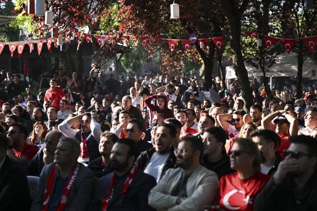 Turkish football fans gather to watch Australia v Turkiye World Cup match ANKARA, TURKIYE - JUNE 14: Turkish football fans gather at Genclik Pak in Ankara, Turkiye on June 14, 2026, to watch the live broadcast of the Turkish National Football Team s opening match against Australia in Group D of the 2026 FIFA World Cup, WM, Weltmeisterschaft, Fussball Dogukan Keskinkilic Anadolu Ankara Turkey. Editorial use only. Please get in touch for any other usage.  Copyright: x2026xAnadoluxDogukanxKeskinkilicx