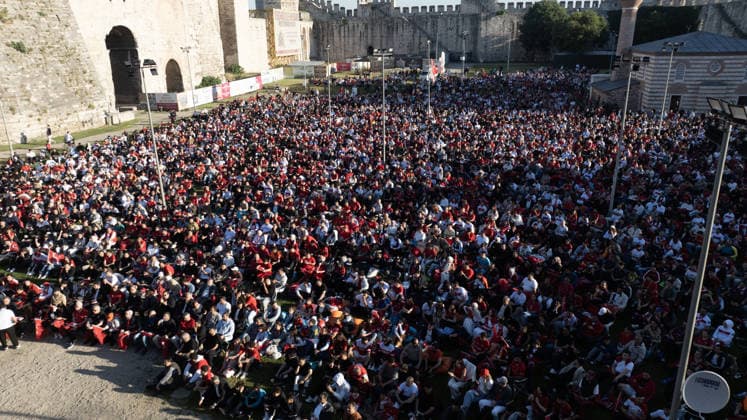 Turkish football fans gather to watch Australia v Turkiye World Cup match ISTANBUL, TURKIYE - JUNE 14: An aerial view of people gathered at the historic Yedikule Fortress to watch the 2026 FIFA World Cup, WM, Weltmeisterschaft, Fussball Group D match between Australia and Turkiye on a giant screen set up by Fatih Municipality in Istanbul, Turkiye, on June 14, 2026. The Turkish national team, Nationalteam faced Australia in its opening Group D match at BC Place Stadium in Vancouver, Canada. Metin Yuksel Kaya Anadolu Istanbul Turkey. Editorial use only. Please get in touch for any other usage.  Copyright: x2026xAnadoluxMetinxYukselxKayax
