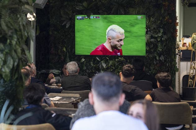 Turkish football fans gather to watch Australia v Turkiye World Cup match ANKARA, TURKIYE - JUNE 14: Football fans gather at cafes to watch the live broadcast of the Turkish National Football Team s opening match against Australia in Group D of the 2026 FIFA World Cup, WM, Weltmeisterschaft, Fussball on Sunday, June 14, 2026 in Ankara, Turkiye. Osmancan Gurdogan Anadolu Ankara Turkey. Editorial use only. Please get in touch for any other usage.  Copyright: x2026xAnadoluxOsmancanxGurdoganx