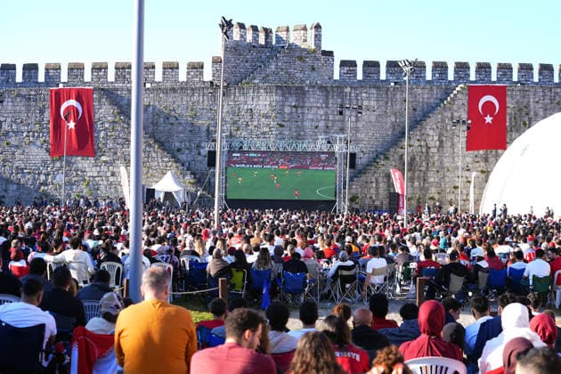 Turkish football fans gather to watch Australia v Turkiye World Cup match ISTANBUL, TURKIYE - JUNE 14: Football fans gather at the historic Yedikule Fortress (Yedikule Hisari) to watch the live broadcast of the Turkish National Football Team s opening match against Australia in Group D of the 2026 FIFA World Cup, WM, Weltmeisterschaft, Fussball in the Fatih district of Istanbul, Turkiye, on Sunday, June 14, 2026. Esra Bilgin Anadolu Istanbul Turkey. Editorial use only. Please get in touch for any other usage.  Copyright: x2026xAnadoluxEsraxBilginx