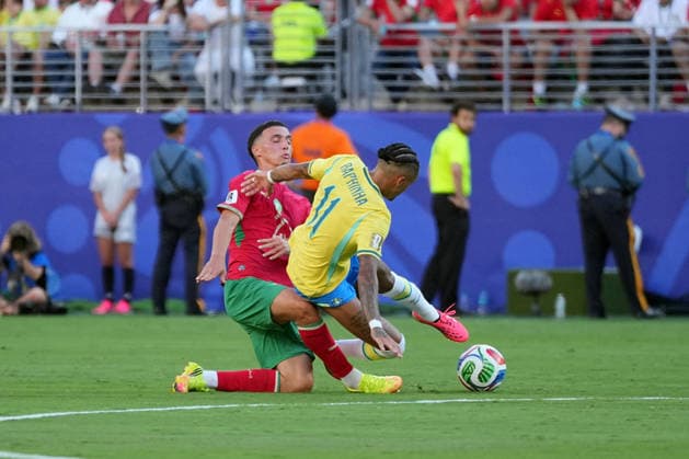 SOCCER - FIFA World Cup, WM, Weltmeisterschaft, Fussball - Brazil vs. Morocco Photo by IPA ABACAPRESS.COM85666481 - Raphinha of Brazil in action against Bilal El Khannouss of Morocco during the Brazil vs. Morocco FIFA World Cup match in New York, USA, on June 13, 2026 New York  Copyright: xIPAxSport ABACAx