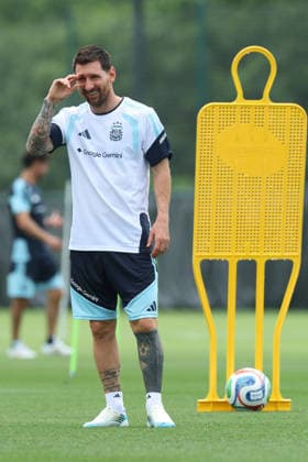 Argentina s forward Lionel Messi L takes part in a training session during the 2026 FIFA World Cup football tournament at Sporting KC Training Centre in Kansas City on June 13, 2026 ¨ Photo by Alejandro PAGNI PHOTOxPHOTO KANSAS CITY UNITED STATES Copyright: xALEJANDROxPAGNIx