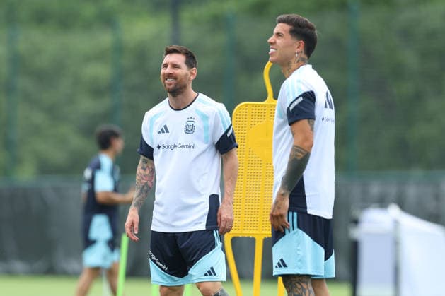 Argentina s forward Lionel Messi L and midfielder Enzo Fernandez take part in a training session during the 2026 FIFA World Cup football tournament at Sporting KC Training Centre in Kansas City on June 13, 2026 ¨ Photo by Alejandro PAGNI PHOTOxPHOTO KANSAS CITY UNITED STATES Copyright: xALEJANDROxPAGNIx