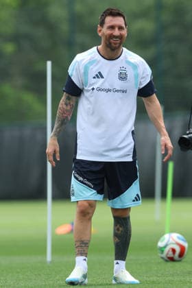 Argentina s forward Lionel Messi L takes part in a training session during the 2026 FIFA World Cup football tournament at Sporting KC Training Centre in Kansas City on June 13, 2026 ¨ Photo by Alejandro PAGNI PHOTOxPHOTO KANSAS CITY UNITED STATES Copyright: xALEJANDROxPAGNIx