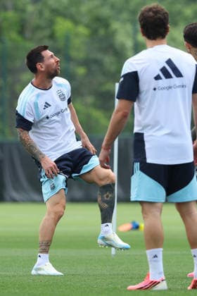Argentina™s forward Lionel Messi and players take part in a training session during the 2026 FIFA World Cup soccer tournament at Sporting KC Training Centre in Kansas City on June 13, 2026 ¨ Photo by Alejandro PAGNI PHOTOxPHOTO KANSAS CITY UNITED STATES Copyright: xALEJANDROxPAGNIx