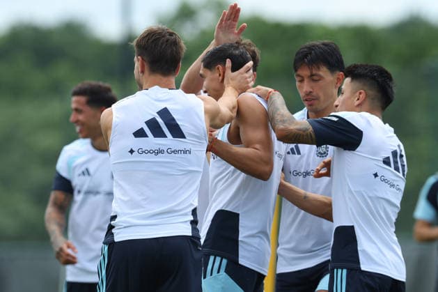 Argentina s players joke during a training session during the 2026 FIFA World Cup football tournament at Sporting KC Training Centre in Kansas City on June 13, 2026 ¨ Photo by Alejandro PAGNI PHOTOxPHOTO KANSAS CITY UNITED STATES Copyright: xALEJANDROxPAGNIx