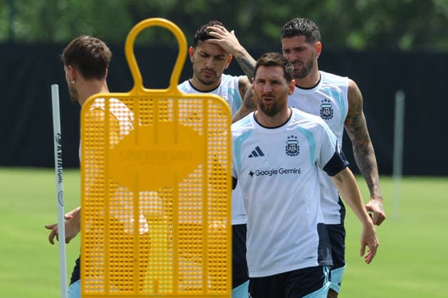 Argentina s forward Lionel Messi and players take part in a training session during the 2026 FIFA World Cup football tournament at Sporting KC Training Centre in Kansas City on June 13, 2026 ¨ Photo by Alejandro PAGNI PHOTOxPHOTO KANSAS CITY UNITED STATES Copyright: xALEJANDROxPAGNIx