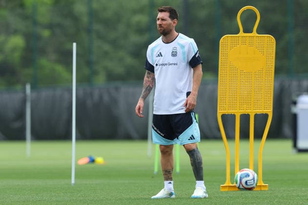 Argentina s forward Lionel Messi L takes part in a training session during the 2026 FIFA World Cup football tournament at Sporting KC Training Centre in Kansas City on June 13, 2026 ¨ Photo by Alejandro PAGNI PHOTOxPHOTO KANSAS CITY UNITED STATES Copyright: xALEJANDROxPAGNIx