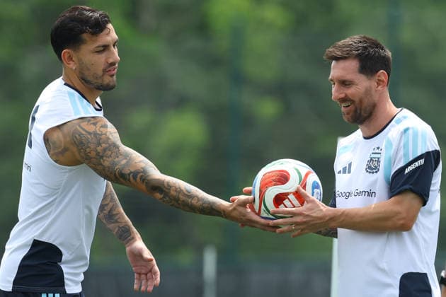 Argentina s forward Lionel Messi R and midfielder Leandro Paredes take part in a training session during the 2026 FIFA World Cup soccer tournament at Sporting KC Training Centre in Kansas City on June 13, 2026 ¨ Photo by Alejandro PAGNI PHOTOxPHOTO KANSAS CITY UNITED STATES Copyright: xALEJANDROxPAGNIx