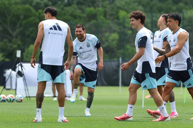 Argentina™s forward Lionel Messi C and players take part in a training session during the 2026 FIFA World Cup football tournament at Sporting KC Training Centre in Kansas City on June 13, 2026 ¨ Photo by Alejandro PAGNI PHOTOxPHOTO KANSAS CITY UNITED STATES Copyright: xALEJANDROxPAGNIx