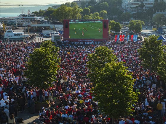 Turkish football fans gather to watch Australia v Turkiye World Cup match ISTANBUL, TURKIYE - JUNE 14: An aerial view of Turkish football fans gathering at Uskudar district of Istanbul, Turkiye on June 14, 2026, to watch the live broadcast of the Turkish National Football Team s opening match against Australia in Group D of the 2026 FIFA World Cup, WM, Weltmeisterschaft, Fussball Muhammed Enes Yildirim Anadolu Istanbul Turkey. Editorial use only. Please get in touch for any other usage.  Copyright: x2026xAnadoluxMuhammedxEnesxYildirimx