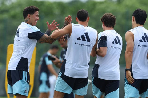 Argentina s midfielder Enzo Fernandez L and players joke during a training session during the 2026 FIFA World Cup football tournament at Sporting KC Training Centre in Kansas City on June 13, 2026 ¨ Photo by Alejandro PAGNI PHOTOxPHOTO KANSAS CITY UNITED STATES Copyright: xALEJANDROxPAGNIx