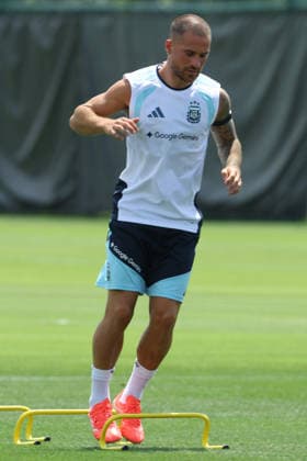 Argentina™s midfielder Alexis Mac Allister takes part in a training session during the 2026 FIFA World Cup football tournament at Sporting KC Training Centre in Kansas City on June 13, 2026 ¨ Photo by Alejandro PAGNI PHOTOxPHOTO KANSAS CITY UNITED STATES Copyright: xALEJANDROxPAGNIx