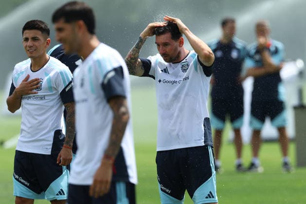 Argentina s forward Lionel Messi gestures because of the heat during a training session during the 2026 FIFA World Cup football tournament at Sporting KC Training Centre in Kansas City on June 13, 2026 ¨ Photo by Alejandro PAGNI PHOTOxPHOTO KANSAS CITY UNITED STATES Copyright: xALEJANDROxPAGNIx