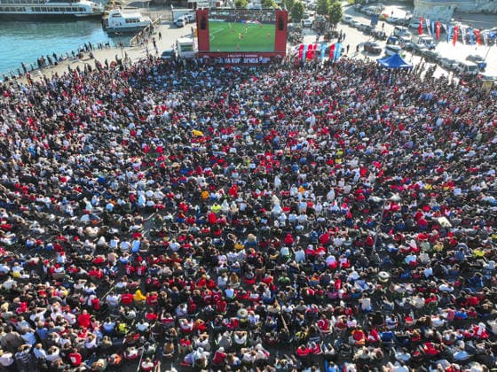 Turkish football fans gather to watch Australia v Turkiye World Cup match ISTANBUL, TURKIYE - JUNE 14: An aerial view of Turkish football fans gathering at Uskudar district of Istanbul, Turkiye on June 14, 2026, to watch the live broadcast of the Turkish National Football Team s opening match against Australia in Group D of the 2026 FIFA World Cup, WM, Weltmeisterschaft, Fussball Muhammed Enes Yildirim Anadolu Istanbul Turkey. Editorial use only. Please get in touch for any other usage.  Copyright: x2026xAnadoluxMuhammedxEnesxYildirimx
