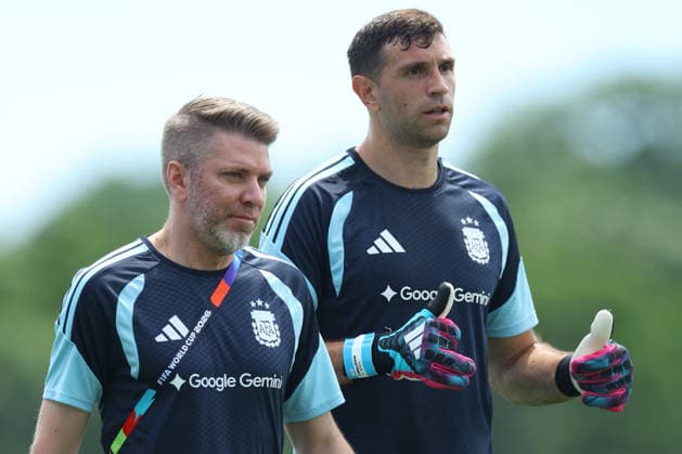 Argentina™s goalkeeper Emiliano Martinez R and his physiotherapist Pablo Capuchetti during a training session during the 2026 FIFA World Cup football tournament at Sporting KC Training Centre in Kansas City on June 13, 2026 ¨ Photo by Alejandro PAGNI PHOTOxPHOTO KANSAS CITY UNITED STATES Copyright: xALEJANDROxPAGNIx