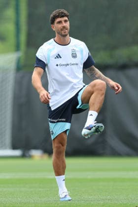 Argentina™s defender Marcos Senesi takes part in a training session during the 2026 FIFA World Cup football tournament at Sporting KC Training Centre in Kansas City on June 13, 2026 ¨ Photo by Alejandro PAGNI PHOTOxPHOTO KANSAS CITY UNITED STATES Copyright: xALEJANDROxPAGNIx