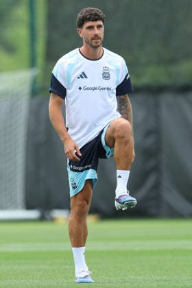 Argentina™s defender Marcos Senesi takes part in a training session during the 2026 FIFA World Cup football tournament at Sporting KC Training Centre in Kansas City on June 13, 2026 ¨ Photo by Alejandro PAGNI PHOTOxPHOTO KANSAS CITY UNITED STATES Copyright: xALEJANDROxPAGNIx