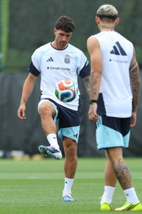 Argentina™s defender Marcos Senesi takes part in a training session during the 2026 FIFA World Cup football tournament at Sporting KC Training Centre in Kansas City on June 13, 2026 ¨ Photo by Alejandro PAGNI PHOTOxPHOTO KANSAS CITY UNITED STATES Copyright: xALEJANDROxPAGNIx