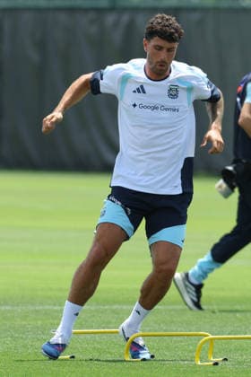 Argentina™s defender Marcos Senesi takes part in a training session during the 2026 FIFA World Cup football tournament at Sporting KC Training Centre in Kansas City on June 13, 2026 ¨ Photo by Alejandro PAGNI PHOTOxPHOTO KANSAS CITY UNITED STATES Copyright: xALEJANDROxPAGNIx