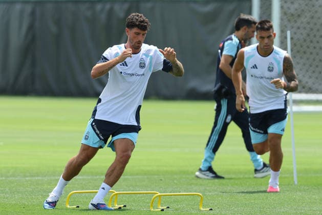 Argentina™s defender Marcos Senesi takes part in a training session during the 2026 FIFA World Cup football tournament at Sporting KC Training Centre in Kansas City on June 13, 2026 ¨ Photo by Alejandro PAGNI PHOTOxPHOTO KANSAS CITY UNITED STATES Copyright: xALEJANDROxPAGNIx