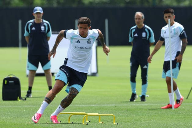 Argentina s midfielder Enzo Fernandez takes part in a training session during the 2026 FIFA World Cup football tournament at Sporting KC Training Centre in Kansas City on June 13, 2026 ¨ Photo by Alejandro PAGNI PHOTOxPHOTO KANSAS CITY UNITED STATES Copyright: xALEJANDROxPAGNIx