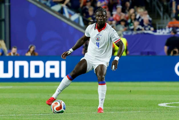 FOXBOROUGH, MA - JUNE 13: Ricardo AdŽ 4 of Haiti during a FIFA World Cup, WM, Weltmeisterschaft, Fussball 2026 Group C match between the Haiti and Scotland on June 13, 2026 at Boston Stadium in Foxborough, Massachusetts. (Photo by Fred Kfoury III Icon Sportswire) SOCCER: JUN 13 FIFA World Cup 26 Group C - Haiti vs Scotland EDITORIAL USE ONLY Icon482260613070
