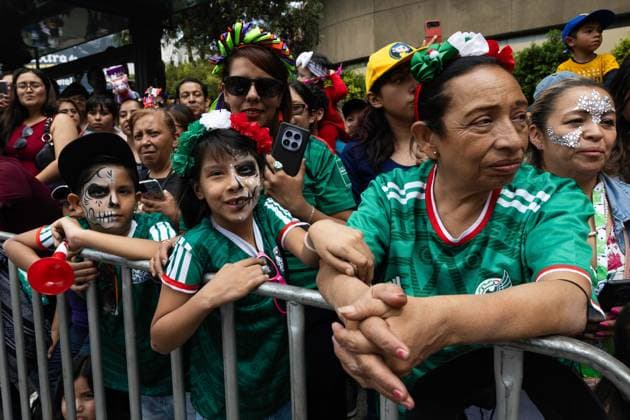 Mexico City hosts The Ball Returns Home World Cup parade MEXICO CITY, MEXICO JUNE 13, 2026: Performers, artists and spectators take part in The Ball Returns Home, a World Cup parade organized by the Mexico City Ministry of Culture as part of the celebrations surrounding the opening of the 2026 FIFA World Cup, WM, Weltmeisterschaft, Fussball The event brought together residents and visitors in the Mexican capital for a procession featuring cultural performances, music and artistic displays highlighting Mexico s history, identity and connection to football. Mexico City Mexico Copyright: x xCristianxLeyvax xJNAxPressx